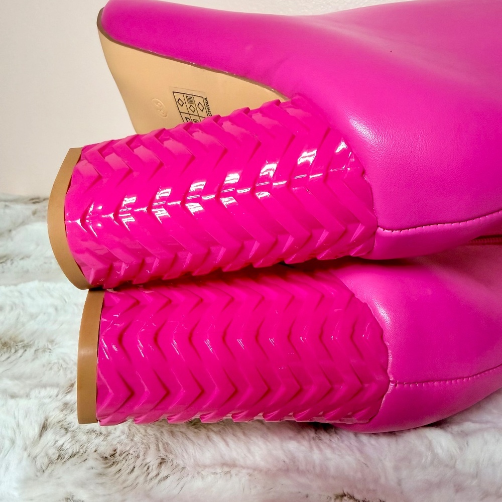* Berness Hot Pink 3 1/2" Block Textured Pattern W/Pointed Toe Ankle Boot - Picture 7 of 8